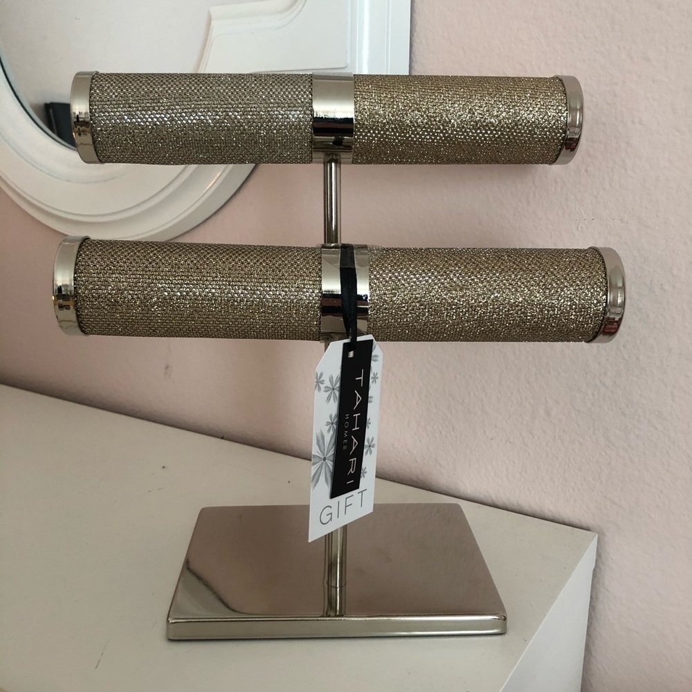 TAHARI Jewelry Holder
